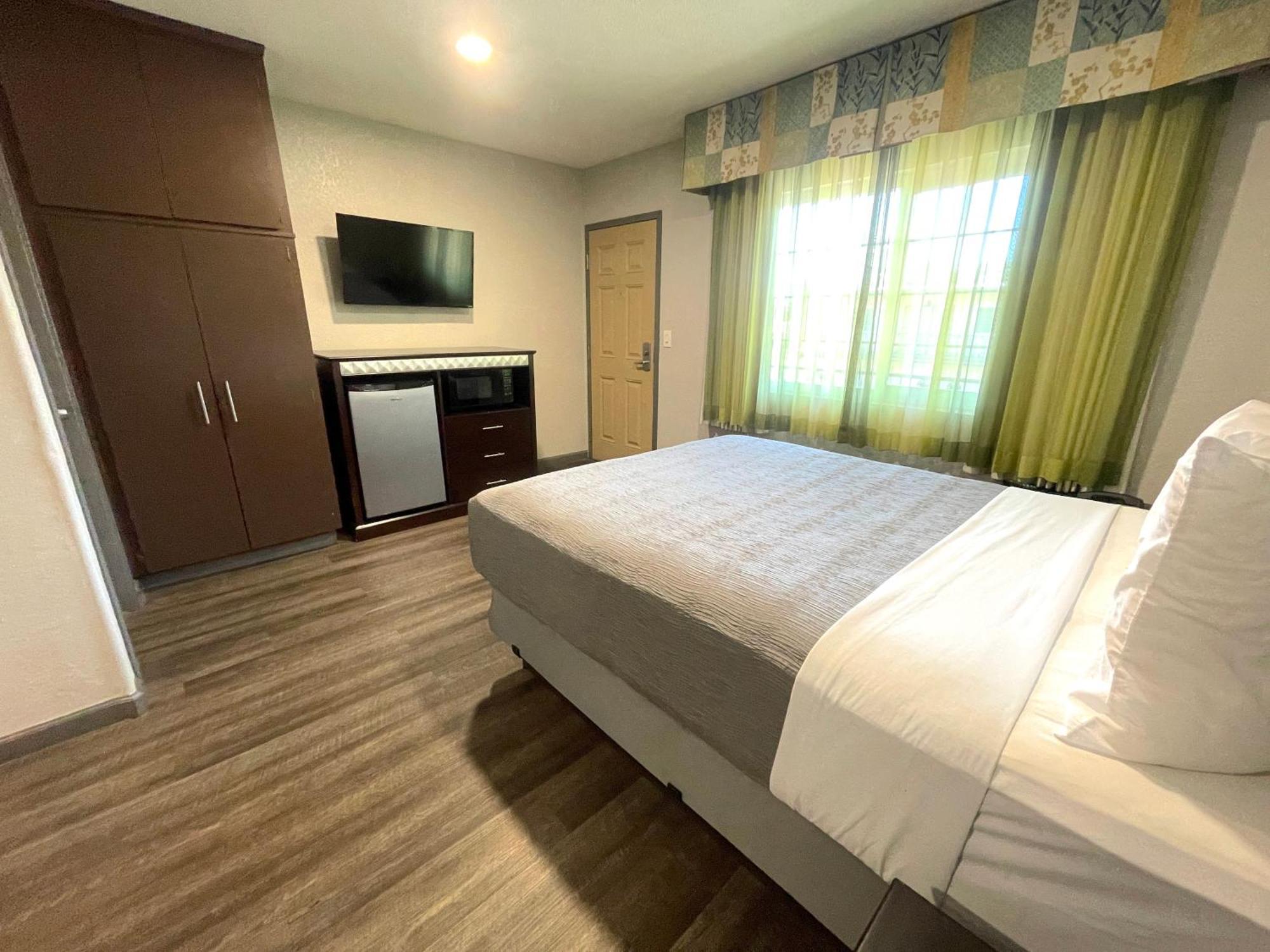 Sequoia Motel Fresno Esterno foto